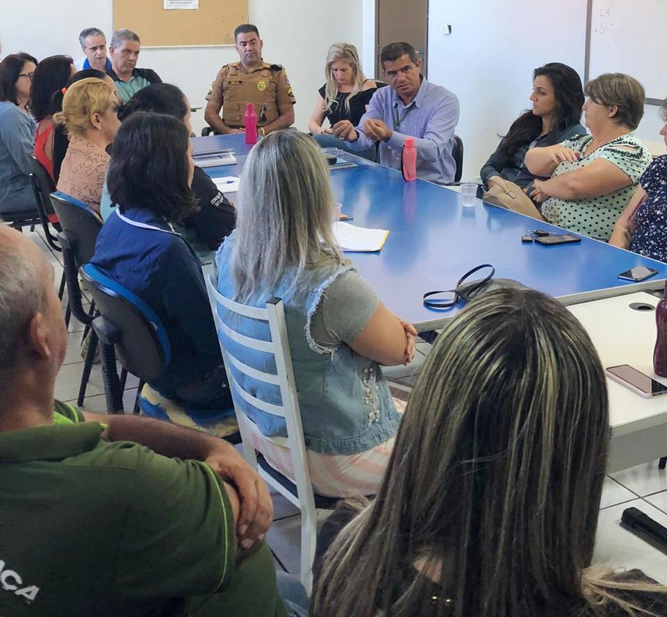Reunião de Rede de Proteção à Criança e ao Adolescente na Câmara Municipal de Janiópolis