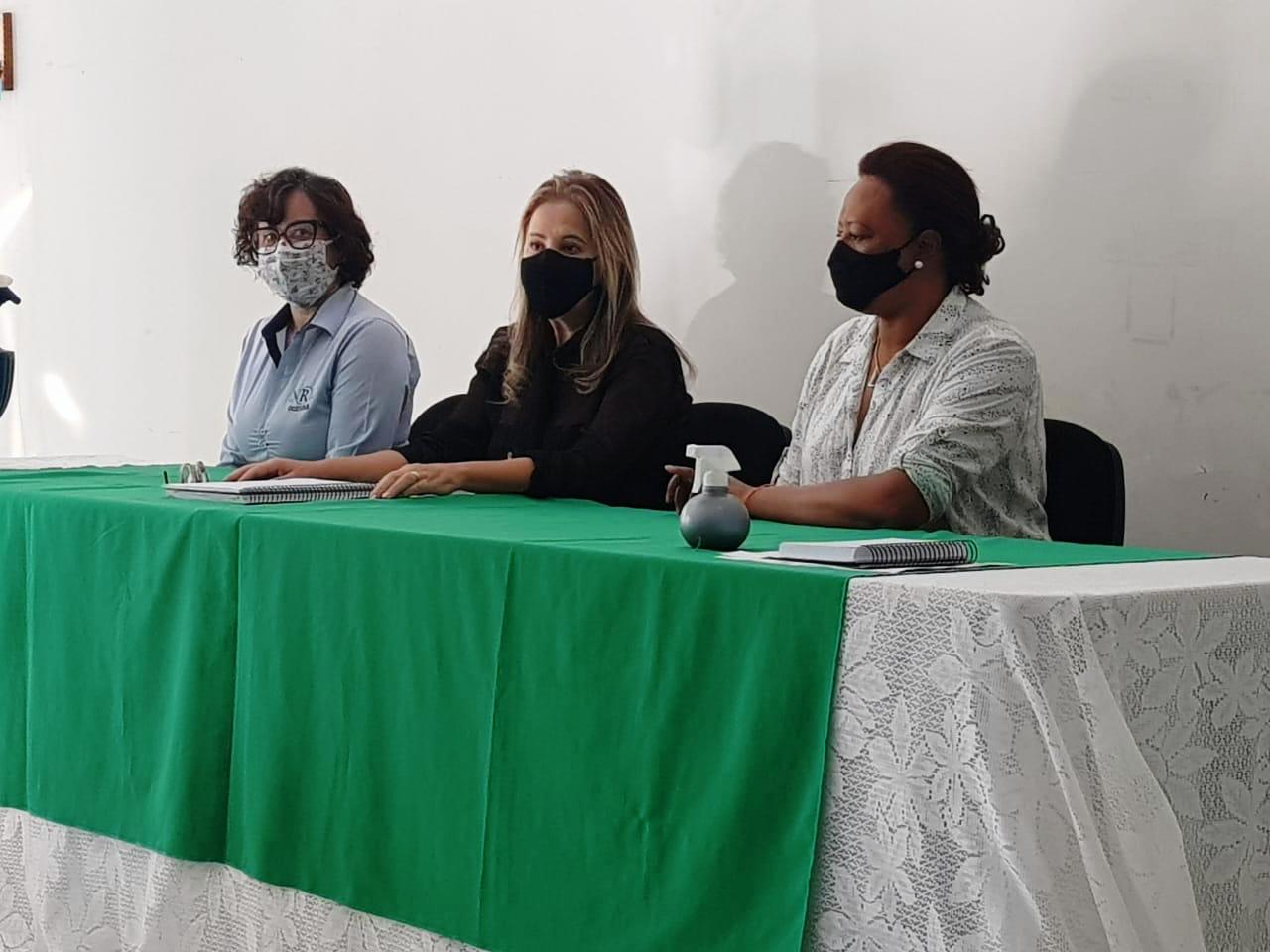 O Núcleo Regional de Educação de Goioerê, estreou seu novo Anfiteatro recebendo os diretores das escolas estaduais para uma reunião.