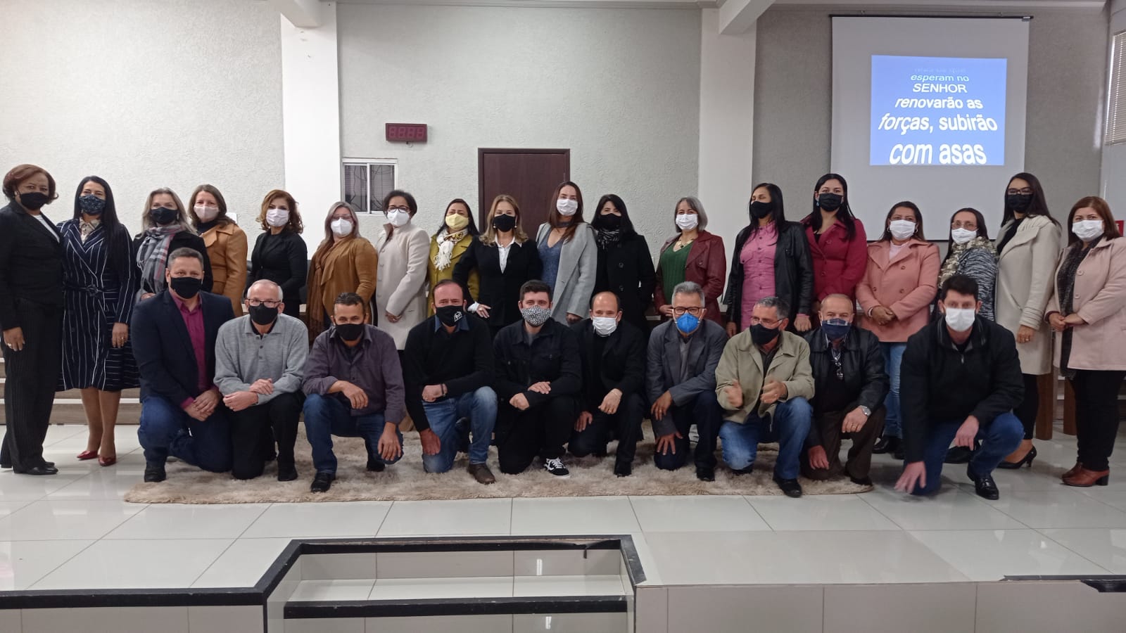 Em solenidade realizada na tarde desta sexta-feira, 30, no plenário da Câmara Municipal de Goioerê foram empossados o 27 diretores e 3 diretores auxiliares dos nove municípios da área de ação do Núcleo Regional de Educação de Goioerê.
