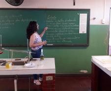 Tutora Liz Kazmirczak Pereira registra atividades desenvolvidas pelo Colégio Estadual Carlos Gomes de Ubiratã