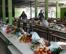 Distribuição dos Kits da Merenda Escolar, Leite das Crianças e Material Impresso.
