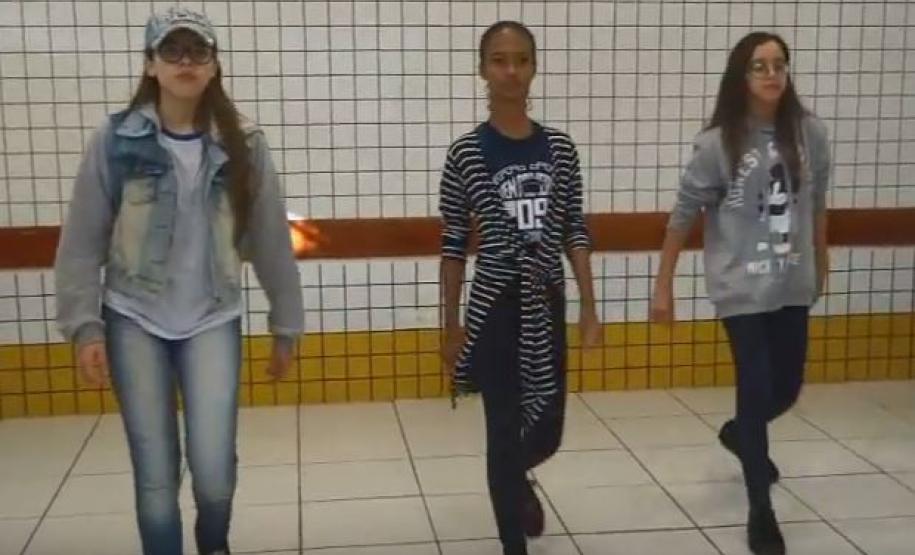 Escola Estadual Moreira Salles - Dança na Escola