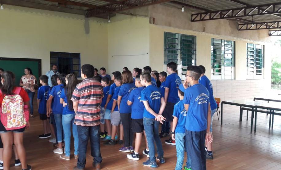 Escola Estadual do Campo São João - Escolas em dualidade tem seu primeiro dia de aula juntas. Houve uma bela recepção aos alunos.