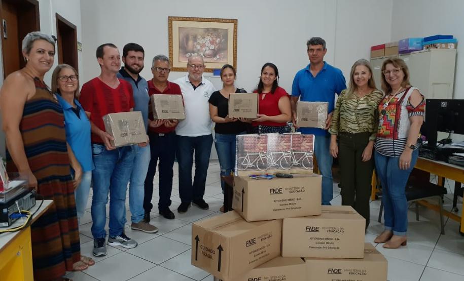 NRE de Goioerê – Entrega de kits de material escolar para o Ensino Médio na modalidade Educação de Jovens e Adultos – EJA