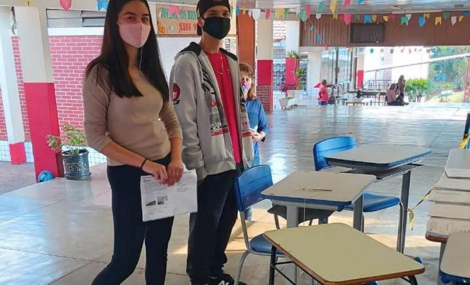 Distribuição dos Kits da Merenda Escolar, Leite das Crianças e Material Impresso. Distribuição dos Kits da Merenda Escolar, Leite das Crianças e Material Impresso.