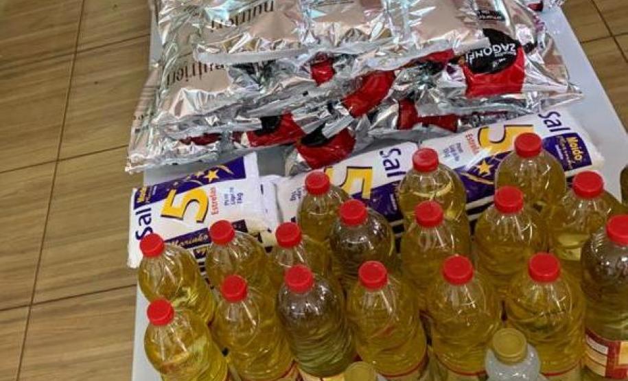 Distribuição dos Kits da Merenda Escolar, Leite das Crianças e Material Impresso. Distribuição dos Kits da Merenda Escolar, Leite das Crianças e Material Impresso.