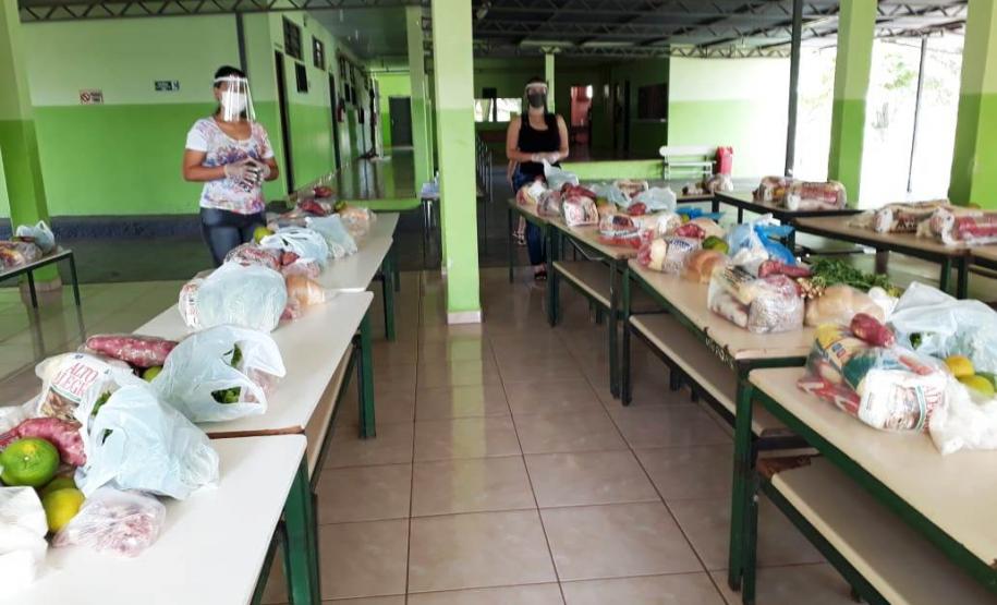 Distribuição dos Kits da Merenda Escolar, Leite das Crianças e Material Impresso.
