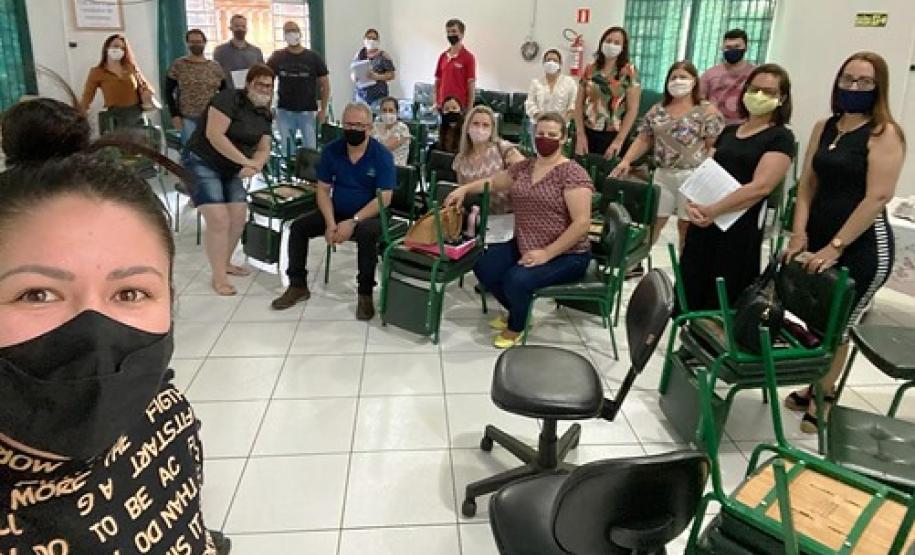 Setor Financeiro reuni-se com os novos diretores no auditório do NRE