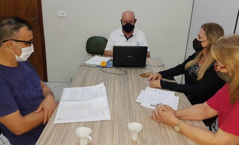 Chefia realiza reunião semanal com os diretores.