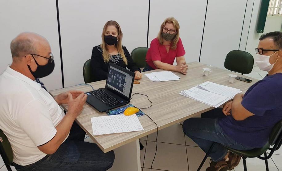 Chefia realiza reunião semanal com os diretores.