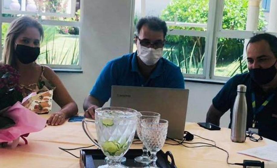 Reunião com os diretores para tratar sobre o preenchimento do Formulário de Atualização de dados pedagógicos e estruturais