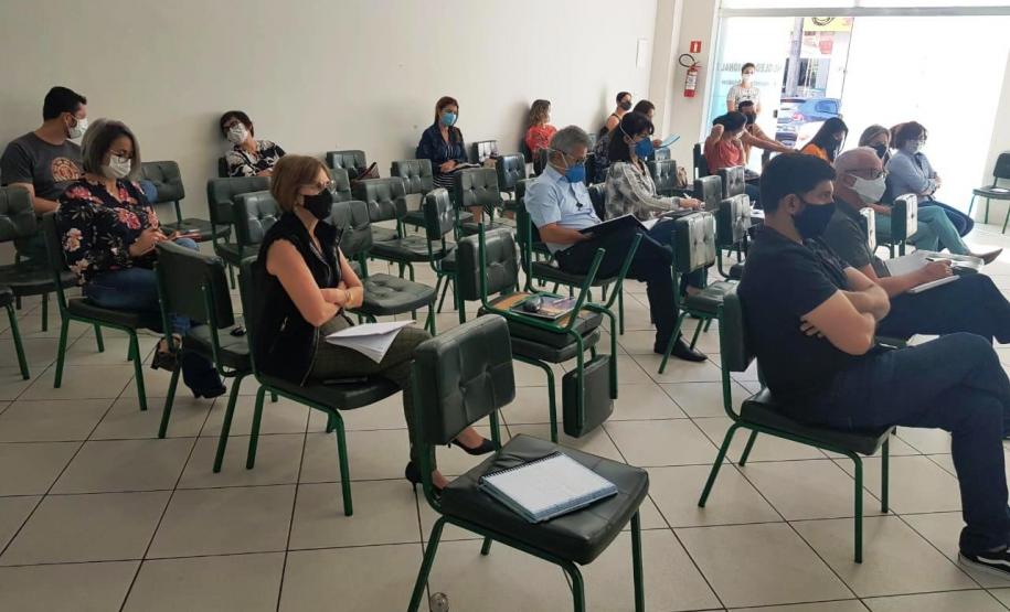 O Núcleo Regional de Educação de Goioerê, estreou seu novo Anfiteatro recebendo os diretores das escolas estaduais para uma reunião. O Núcleo Regional de Educação de Goioerê, estreou seu novo Anfiteatro recebendo os diretores das escolas estaduais para uma reunião.