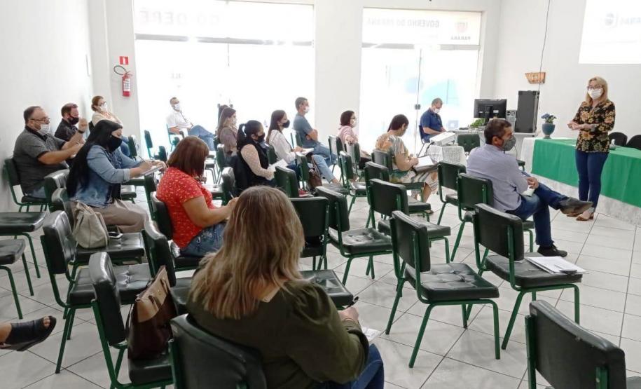 O Núcleo Regional de Educação de Goioerê, estreou seu novo Anfiteatro recebendo os diretores das escolas estaduais para uma reunião. O Núcleo Regional de Educação de Goioerê, estreou seu novo Anfiteatro recebendo os diretores das escolas estaduais para uma reunião.