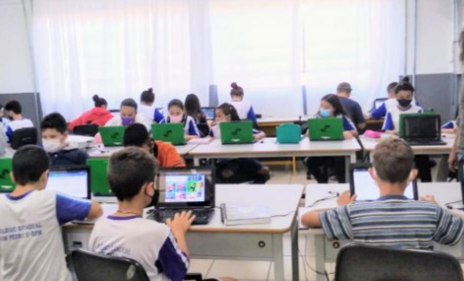 Professora de Língua Portuguesa com mais de 400 textos na plataforma Redação Paraná faz um relato da sua experiência.